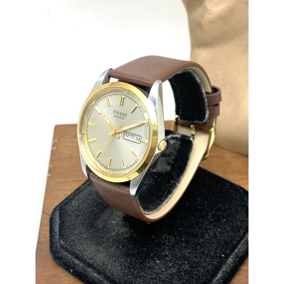 Pulsar Men's Watch V533-8A50 Vintage Quartz Silver Dial Day Date Brown Leather - Picture 2 of 14
